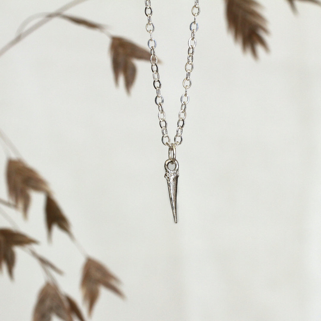 catbriar thorn necklace