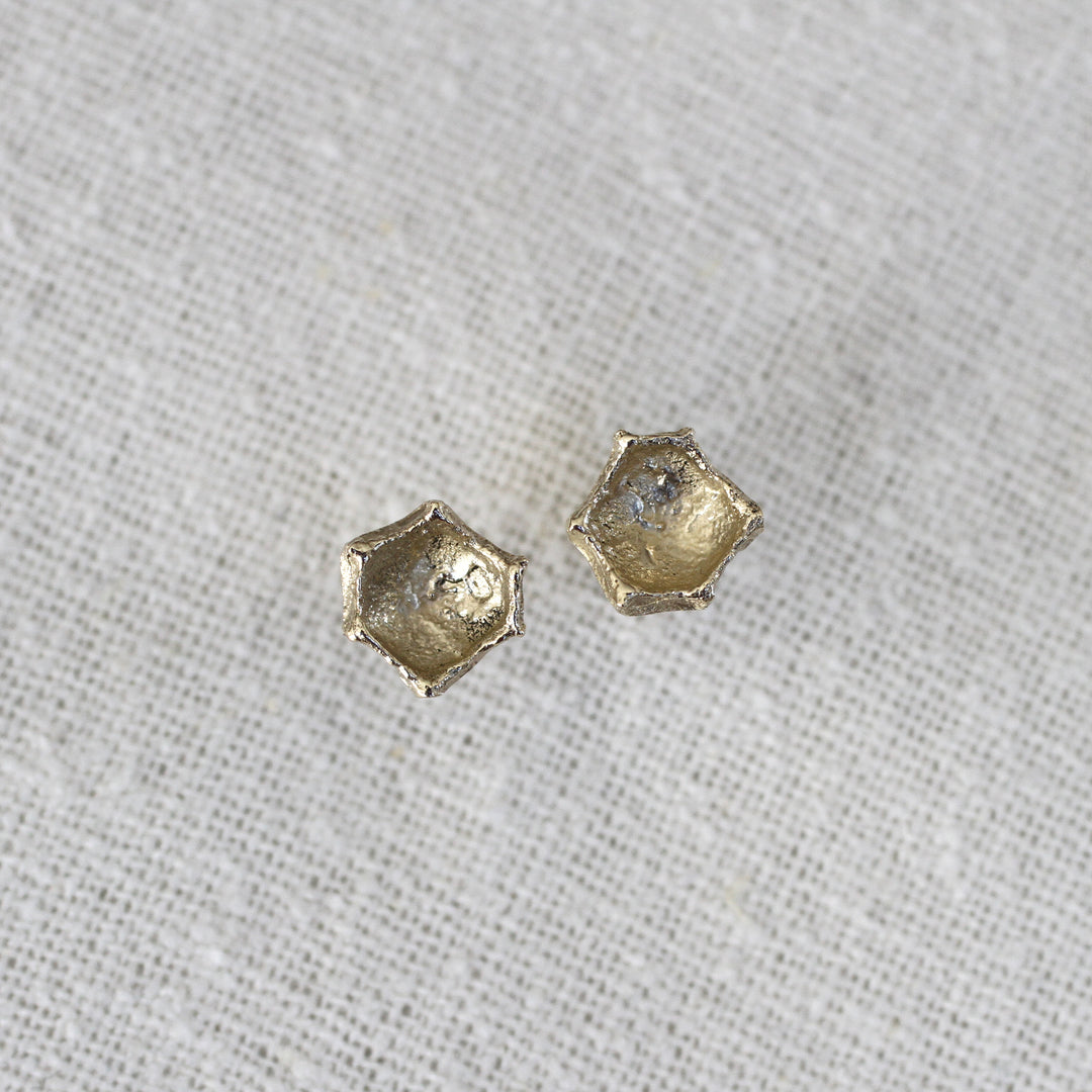 honeycomb studs