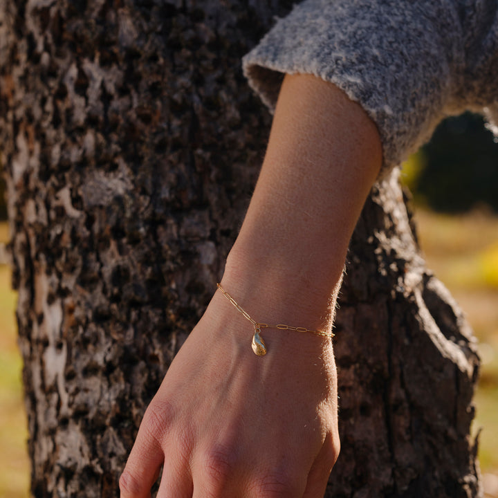 tiny shell bracelet
